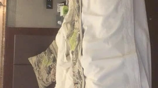 拖鞋家居日韩AV-白皙皮肤呆萌小姐姐！情趣耳朵抓屌吸吮！头套男怼着骚穴猛操，骑乘姿势打桩机，无套内射。